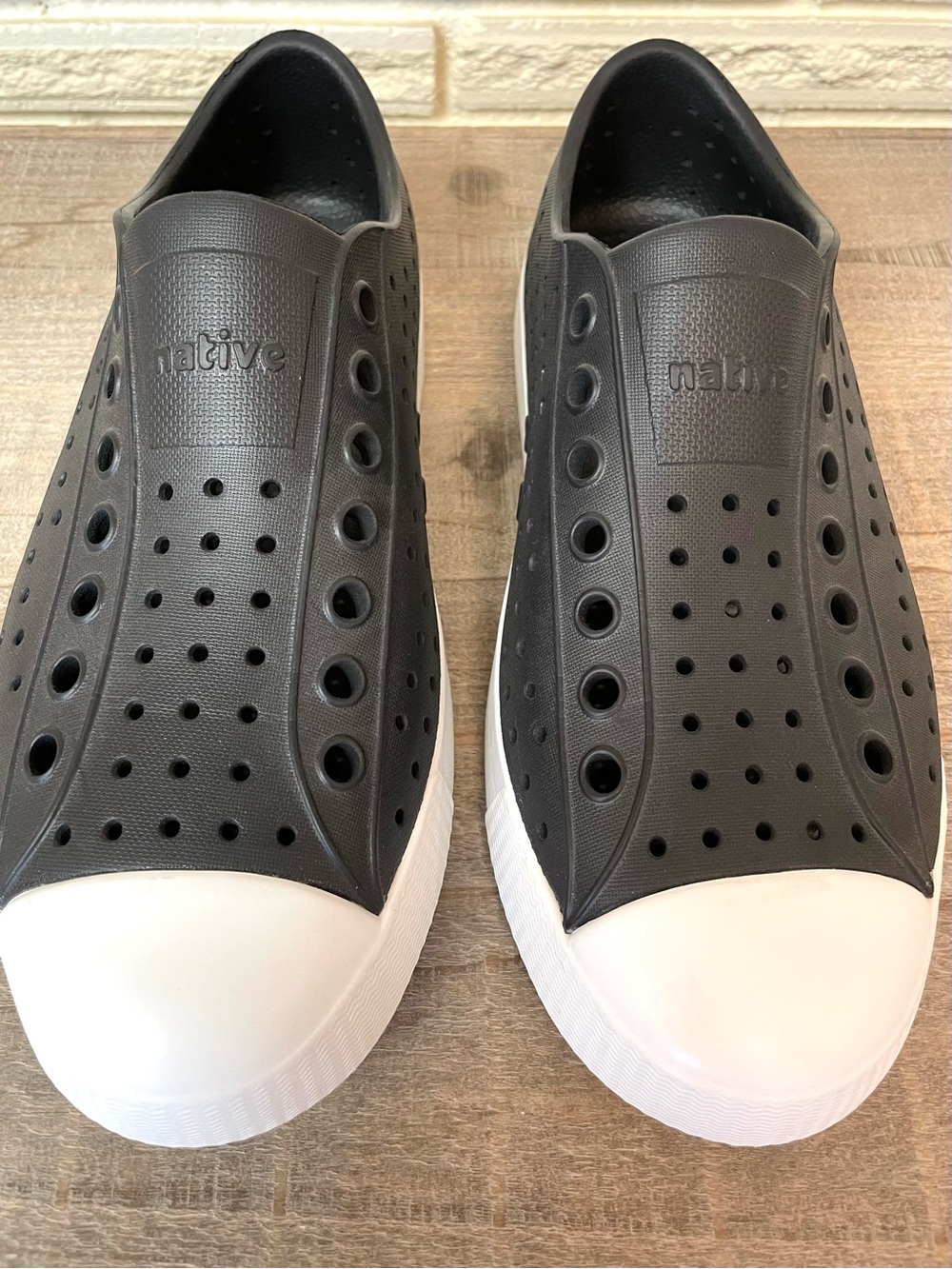 Native Slip-On Shoes Adult M6  W8 Unisex Waterproof Slip On Sneaker Comfy Black